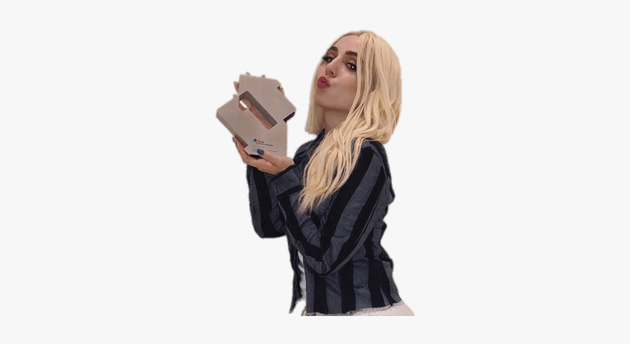 Ava Max Showing Award - Ava Max Png, Transparent Clipart